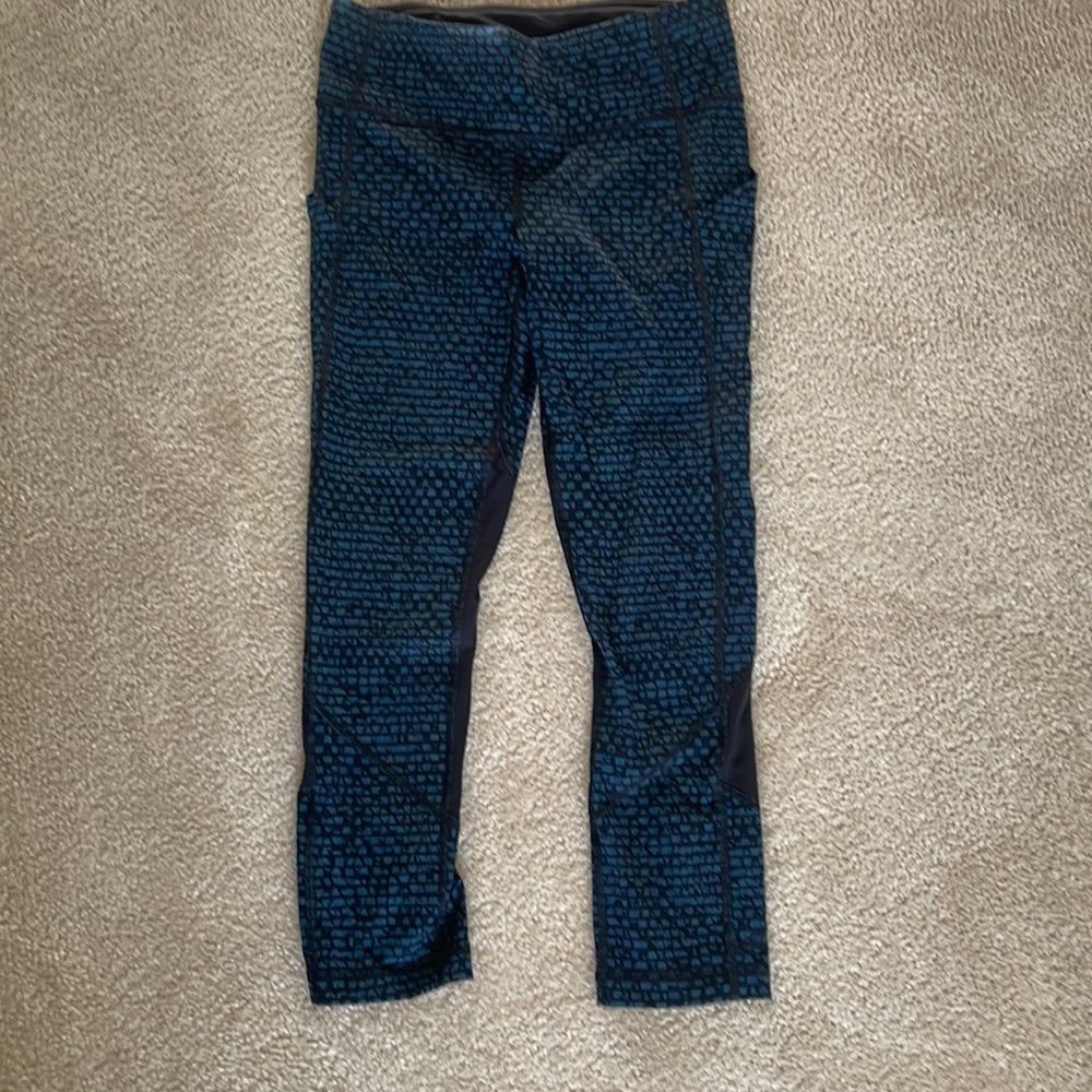 Lululemon size 4 capri leggings